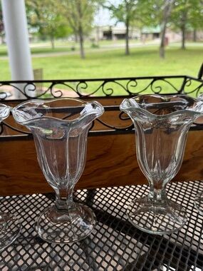 Set of 4 Vintage Tulip Clear Glass Ice Cream Sundae Dishes Footed Dessert 6"